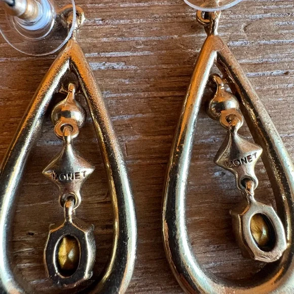 Vintage Monet Teardrop Crystal Dangle Earrings in Champagne Bronze - Picture 5 of 5